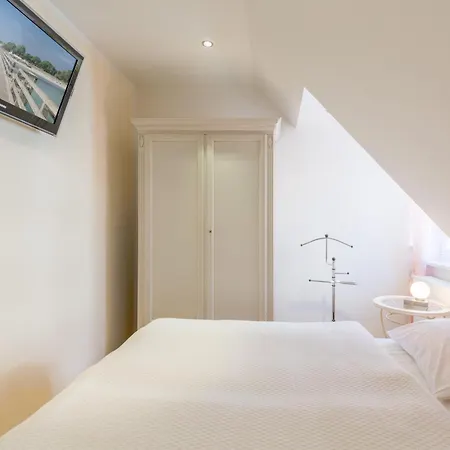 Wagenknecht, 12 Apartment *